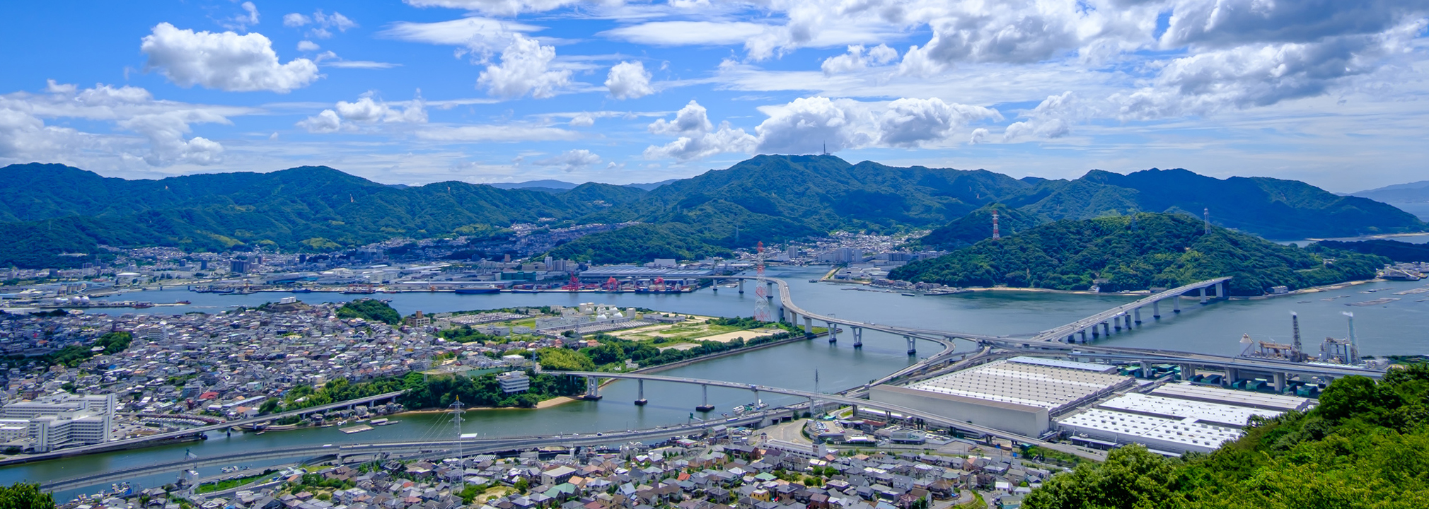 美しい瀬戸内の海を未来へつなぐ。<br />
技術とチームワークで支える地域のライフライン。